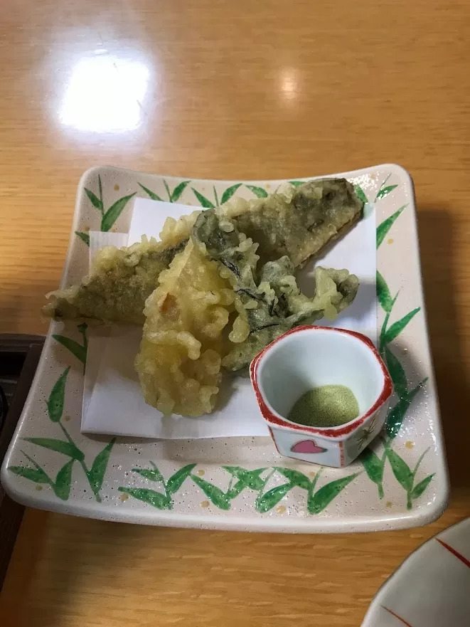揚物：春告魚ニシンと山菜の天ぷら　