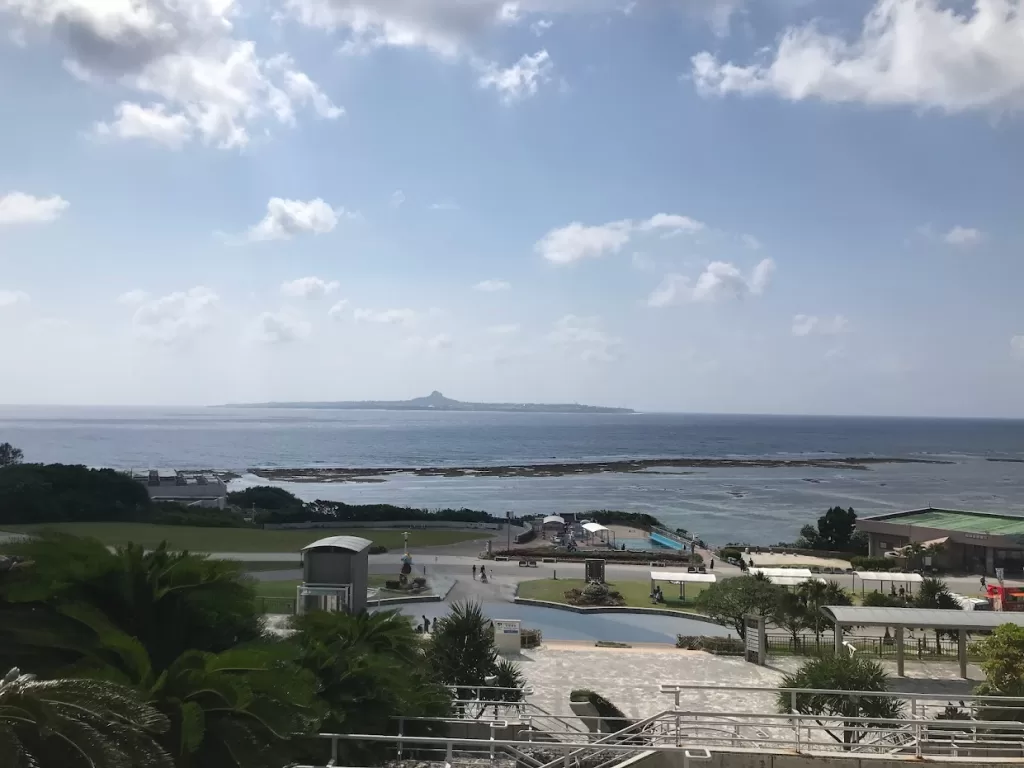 沖繩美麗海水族館海岸線-美ら海の浜辺